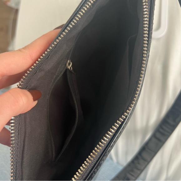 Sleek Black Crocodile Pattern Shoulder Bag - Picture 5 of 5